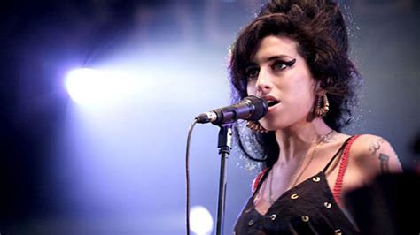 Remembering Amy Winehouse: The Iconic Hairstyles that Defined Her Look